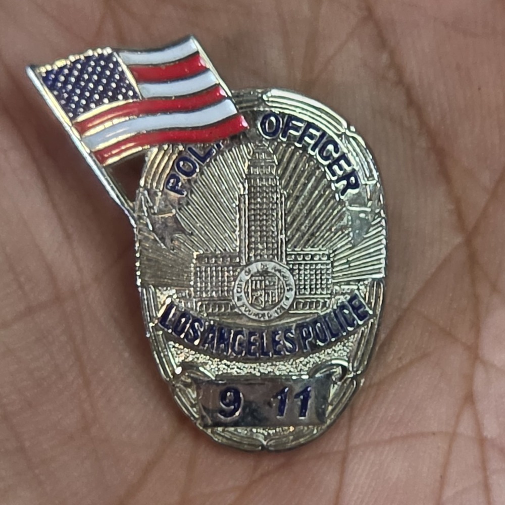US FLAG LAPD HAT LAPEL PIN UP POLICE 911 SUPPORT PD LOS ANGELES POLICE OFFICER